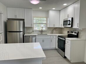 Building Photo - 10821 N Military Trl