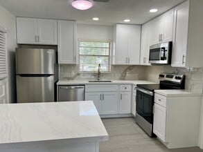Building Photo - 10821 N Military Trl