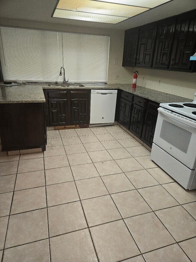 Foto del edificio - 15803 Munson Ln