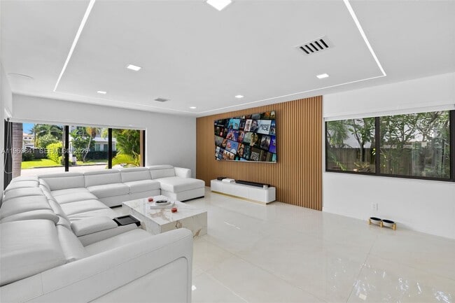 Building Photo - 1117 Adams St