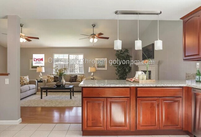 Foto del edificio - 3 br, 2 bath House - 3345 Hanks Street