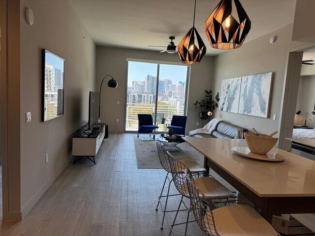 Foto del edificio - 525 NE 7th St