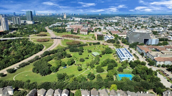 Foto del edificio - 3003 Memorial Ct