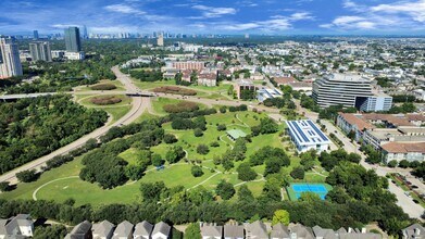 Building Photo - 3003 Memorial Ct