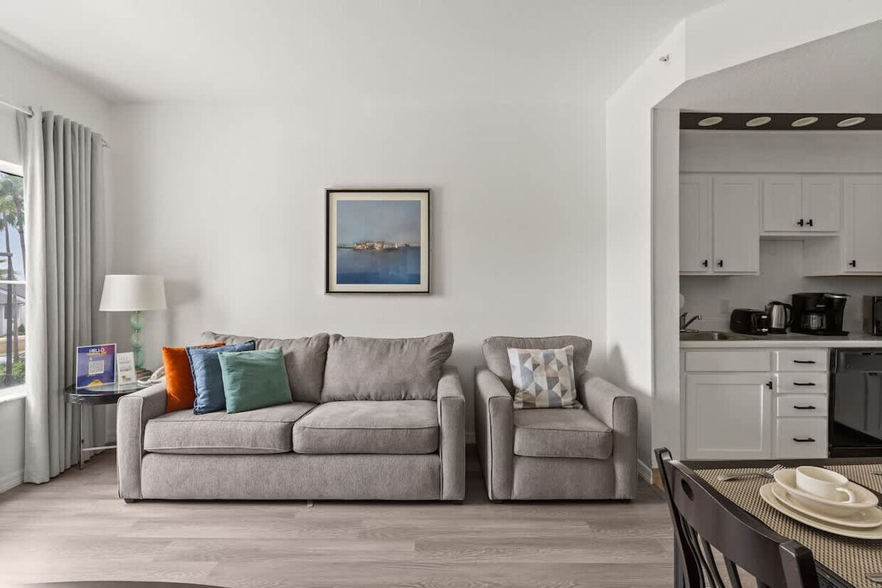 Foto principal - 8303 Palm Pkwy