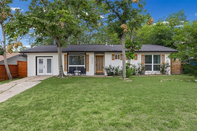 Foto del edificio - 5206 Emerald Forest Dr