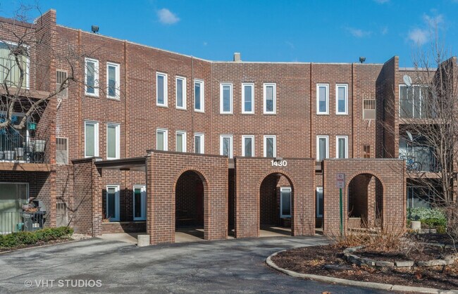 Building Photo - 1430 Sandstone Dr