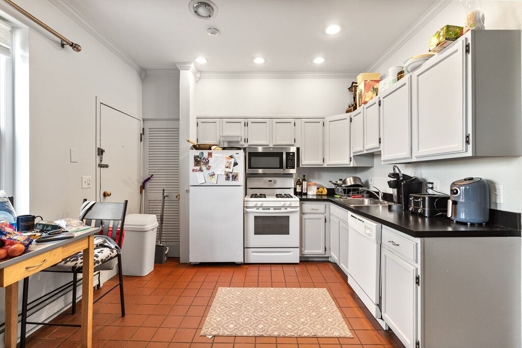 Foto principal - 105 W Fourth St