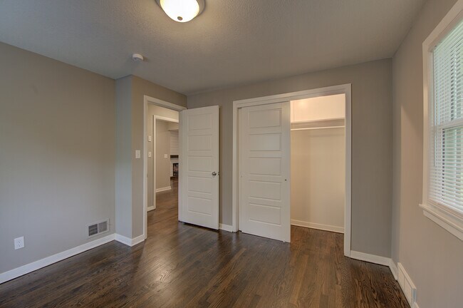 Foto del edificio - 4413 N Grand Ave