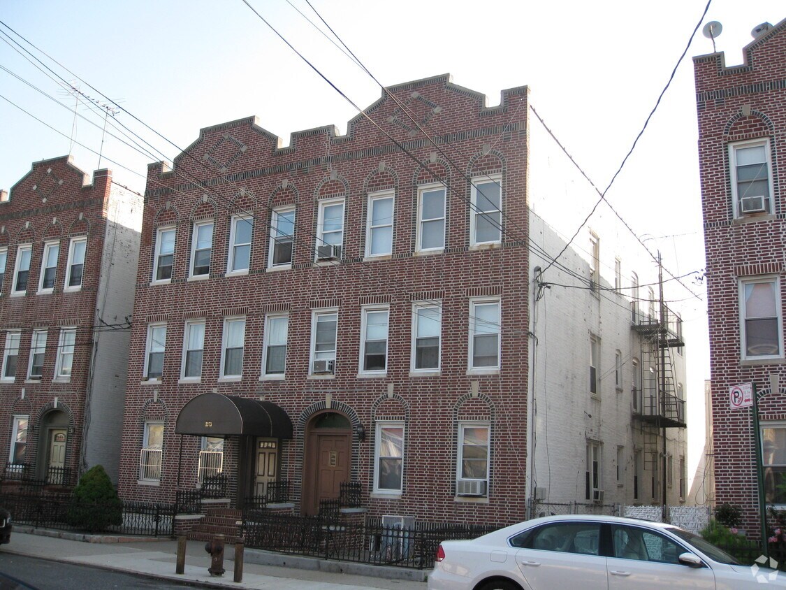 Building Photo - 2375 85th St