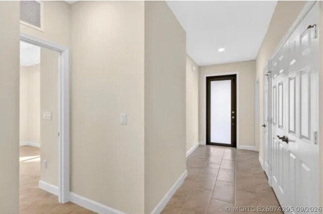 Building Photo - 103 SW Seminole Crossing Ct