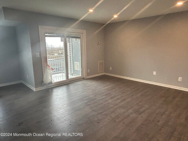 Building Photo - 428 Beachway Ave