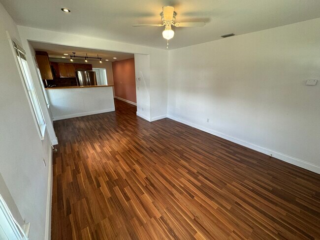Foto del edificio - 212 W North Bay St