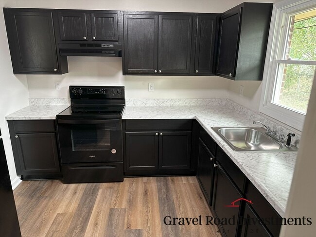 Building Photo - Beautifully Remodeled 3-Bedroom, 1-Bathroom House with Fenced Backyard