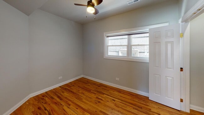 Building Photo - 1551 W Augusta Blvd