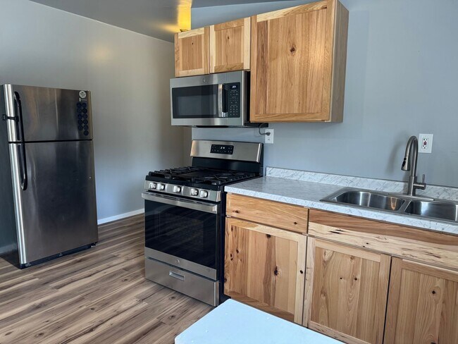 Foto del edificio - Newly Remodeled One Bedroom Garage Apartment
