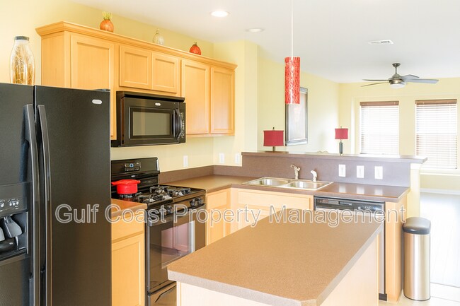 Foto del edificio - 8716 Spruce Hills Ct