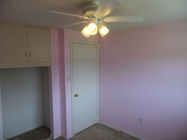 Building Photo - 3 bedroom, 1.5 Bath Townhouse in Villages of Oscoda