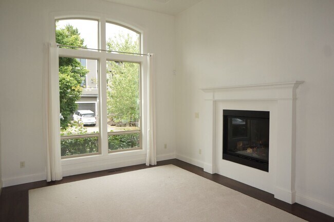 Foto del edificio - Exquisite NW Portland 4 bedroom with panoramic views