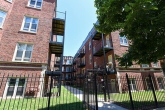 Building Photo - 5657 N Magnolia Ave