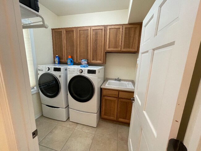 Foto del edificio - 5285 Quemazon Pl