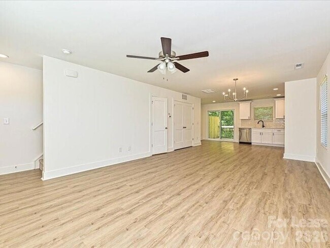 Foto del edificio - 580 Pleasant Ave