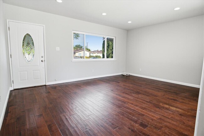 Foto del edificio - 7737 Minstrel Ave