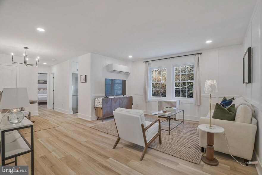 Primary Photo - 1217 N Kensington St