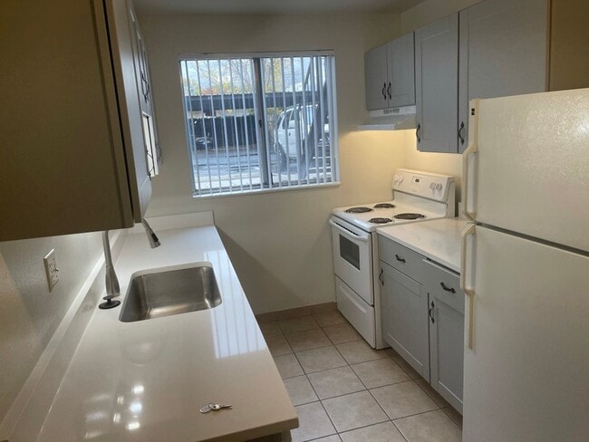 Building Photo - 459 E 2700 S