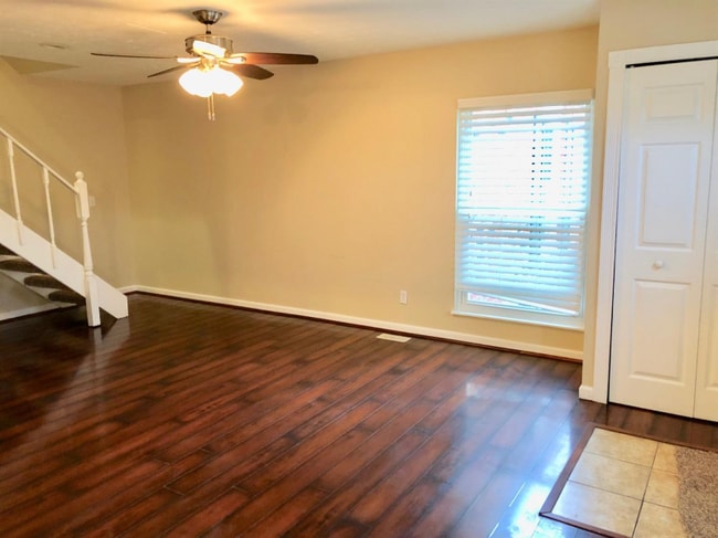 Building Photo - 16 Stardust Ct