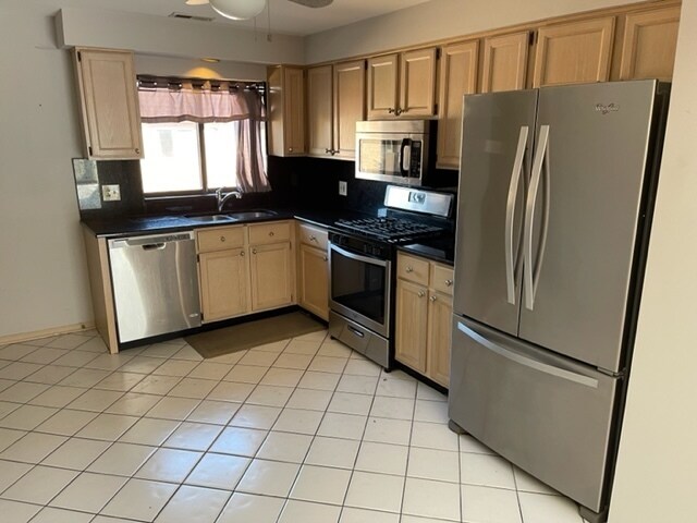 Foto del edificio - 8430 W Catalpa Ave