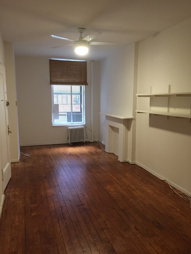 Foto principal - 531 E 83rd St