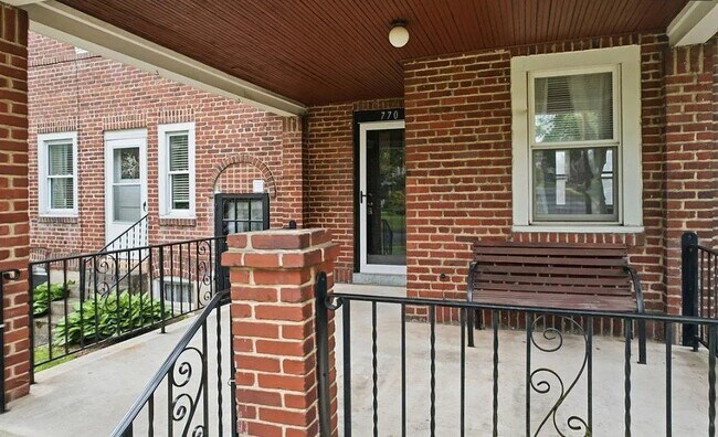 Foto del edificio - 770 E Washington Ave