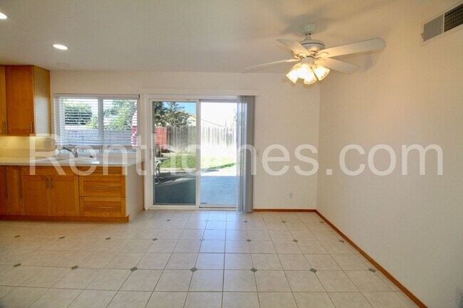 Building Photo - Mira Mesa, 10720 Foxwood Rd, Quartz Counte...