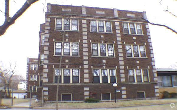 Foto principal - 621 E 89th Pl