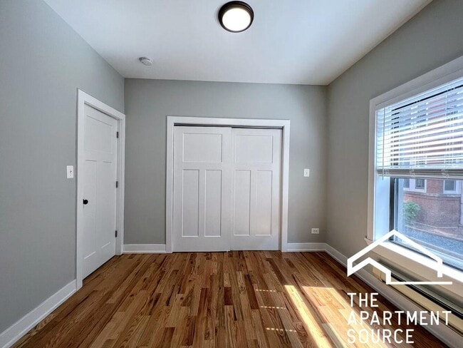 Building Photo - 4423 N Wolcott Ave