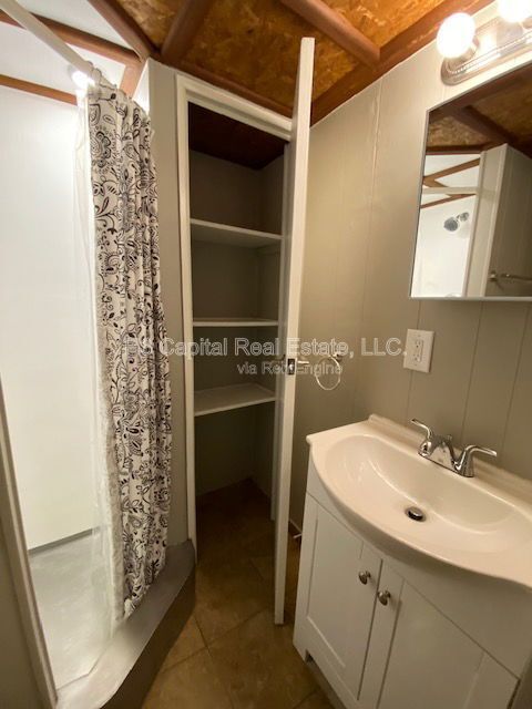 Building Photo - 117 N Shamrock St