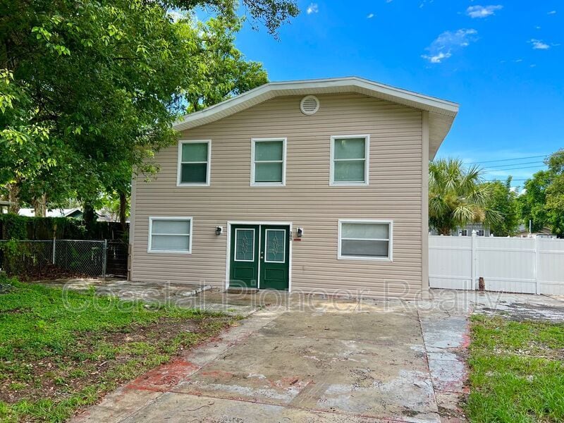 Foto principal - 305 E Hanna Ave