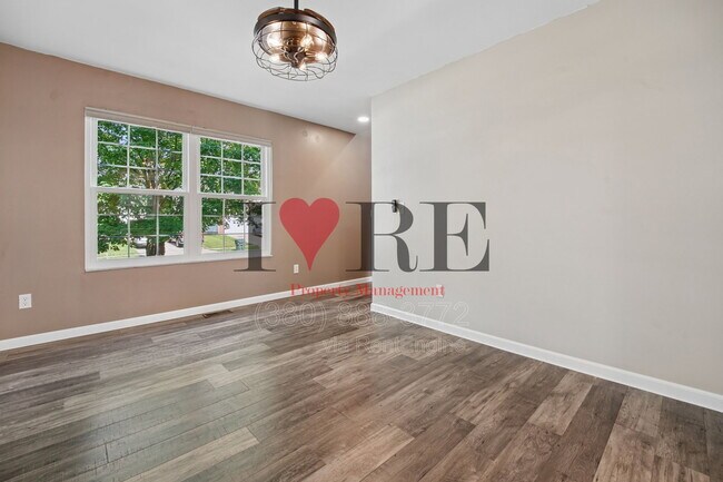 Foto del edificio - 3048 Hollybank Rd