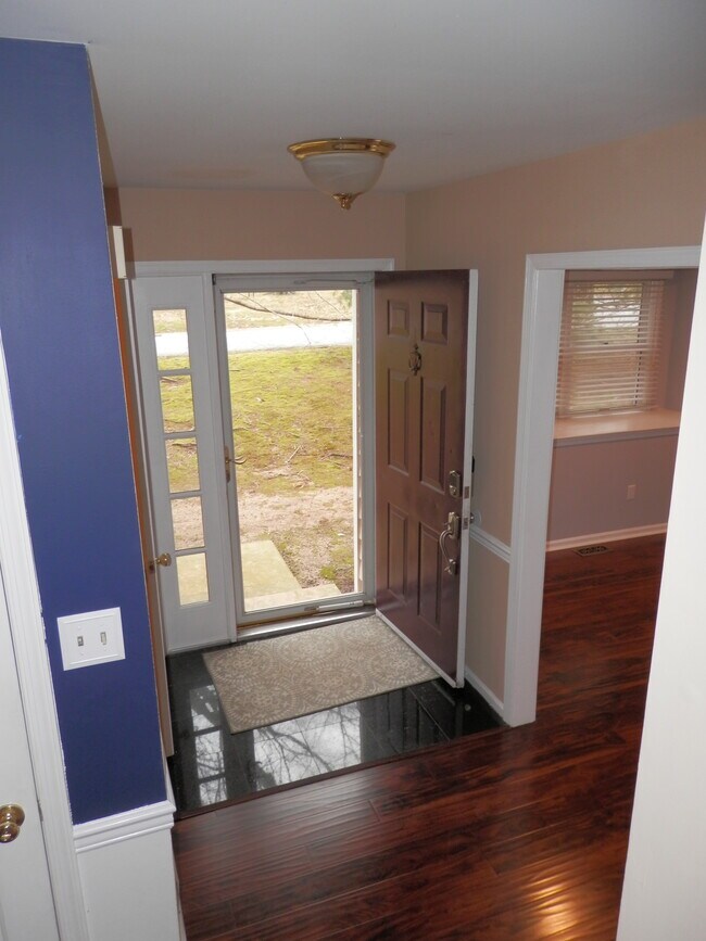 Building Photo - 3201 Bridlewood Dr