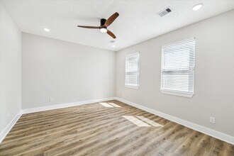 Building Photo - 8130 Sunbury St