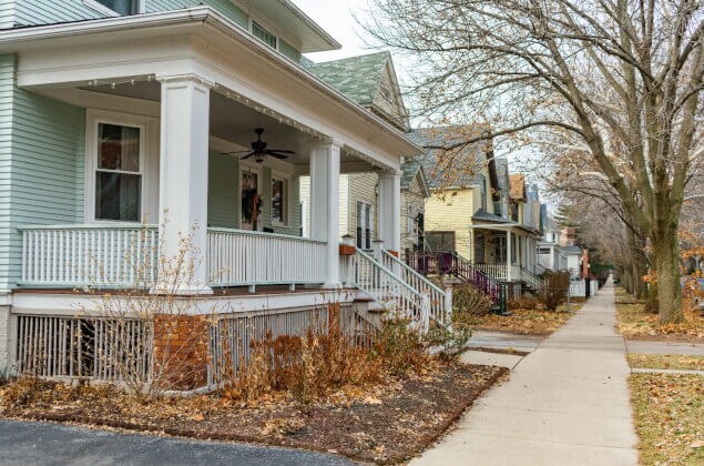 A row of houses in Uptown Chicago