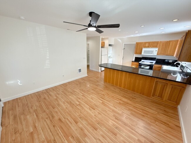 Building Photo - 1 Bed/1 Bath Cottage Style Home