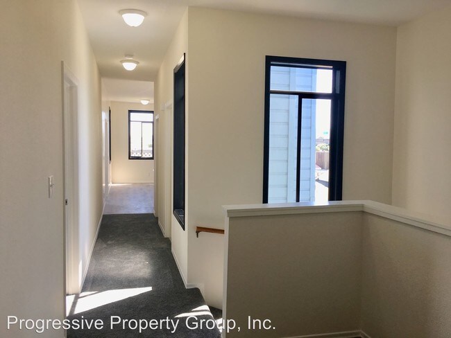 Building Photo - 825-829 22nd St