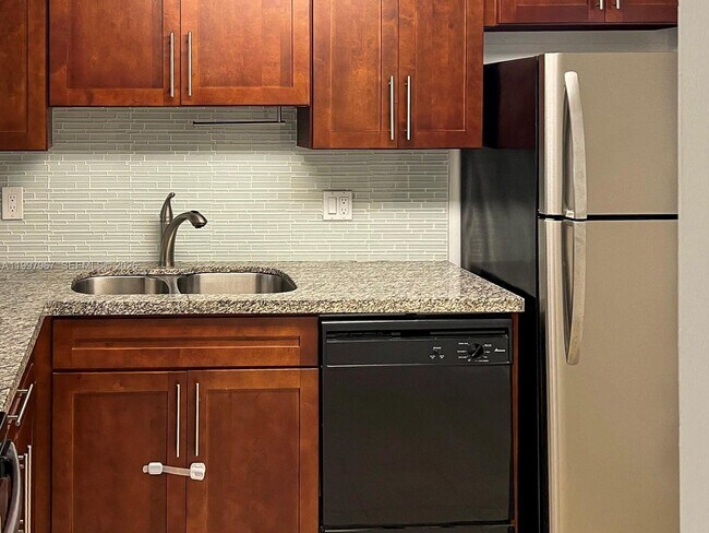 Foto del edificio - 211 NE 8th Ave