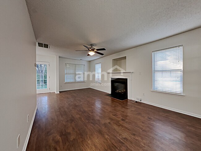 Foto del edificio - 15234 Eric Kyle Drive