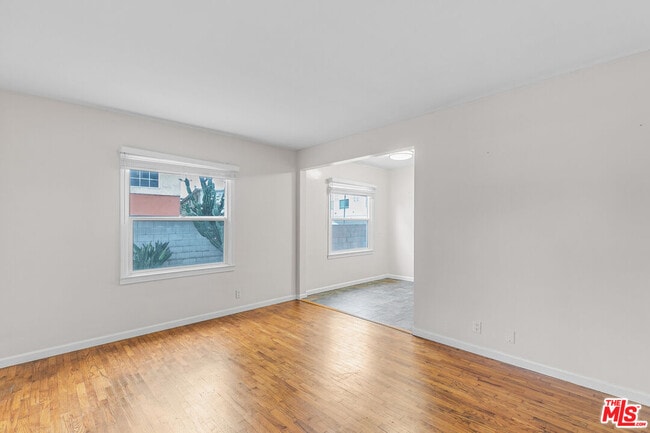 Foto del edificio - 12021 Louise Ave
