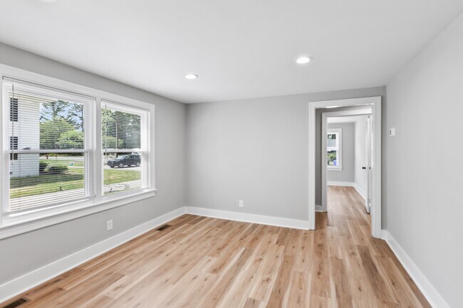 Foto del edificio - 2402 E 3rd St