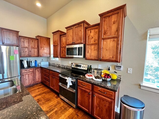 Building Photo - Beautiful 5 Bed House in North Fort Collins!