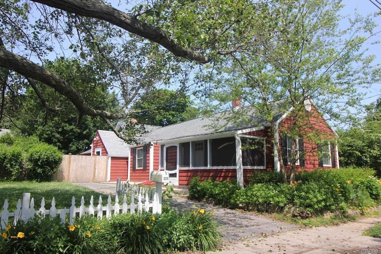 Primary Photo - 225 4th Ave
